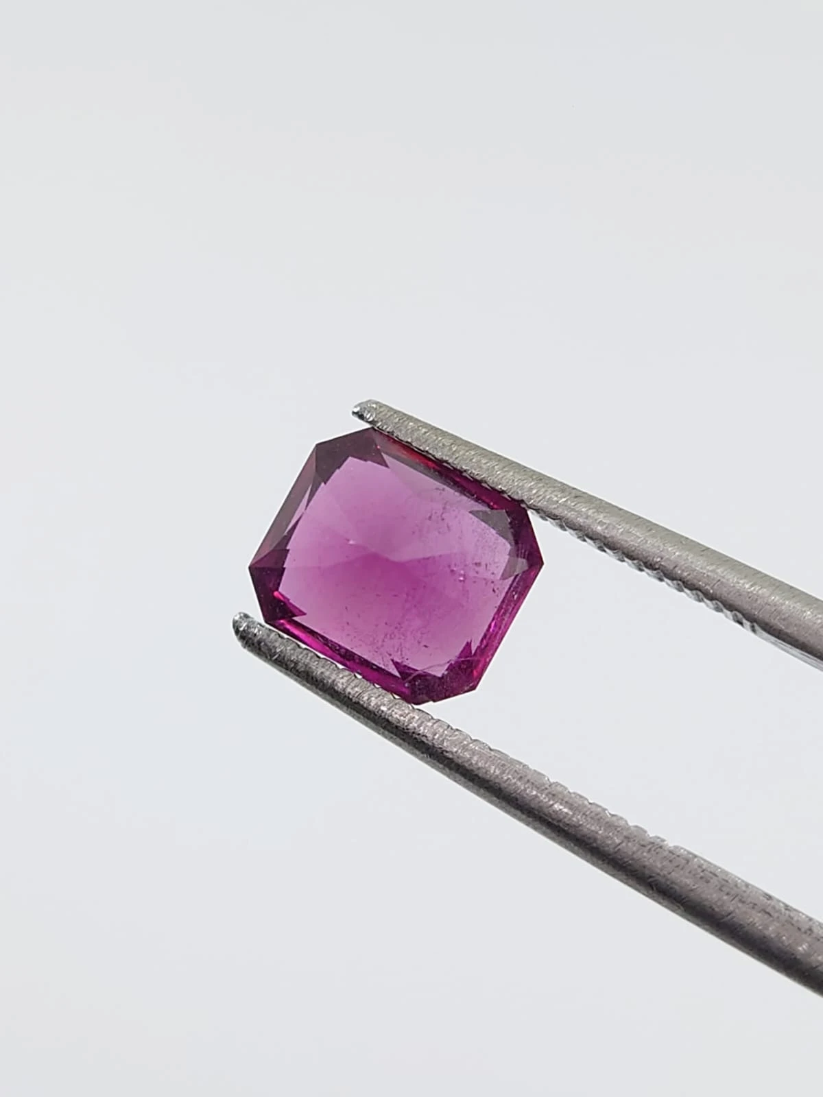 1.76ct Natural Rhodolite Garnet from Africa — view 4